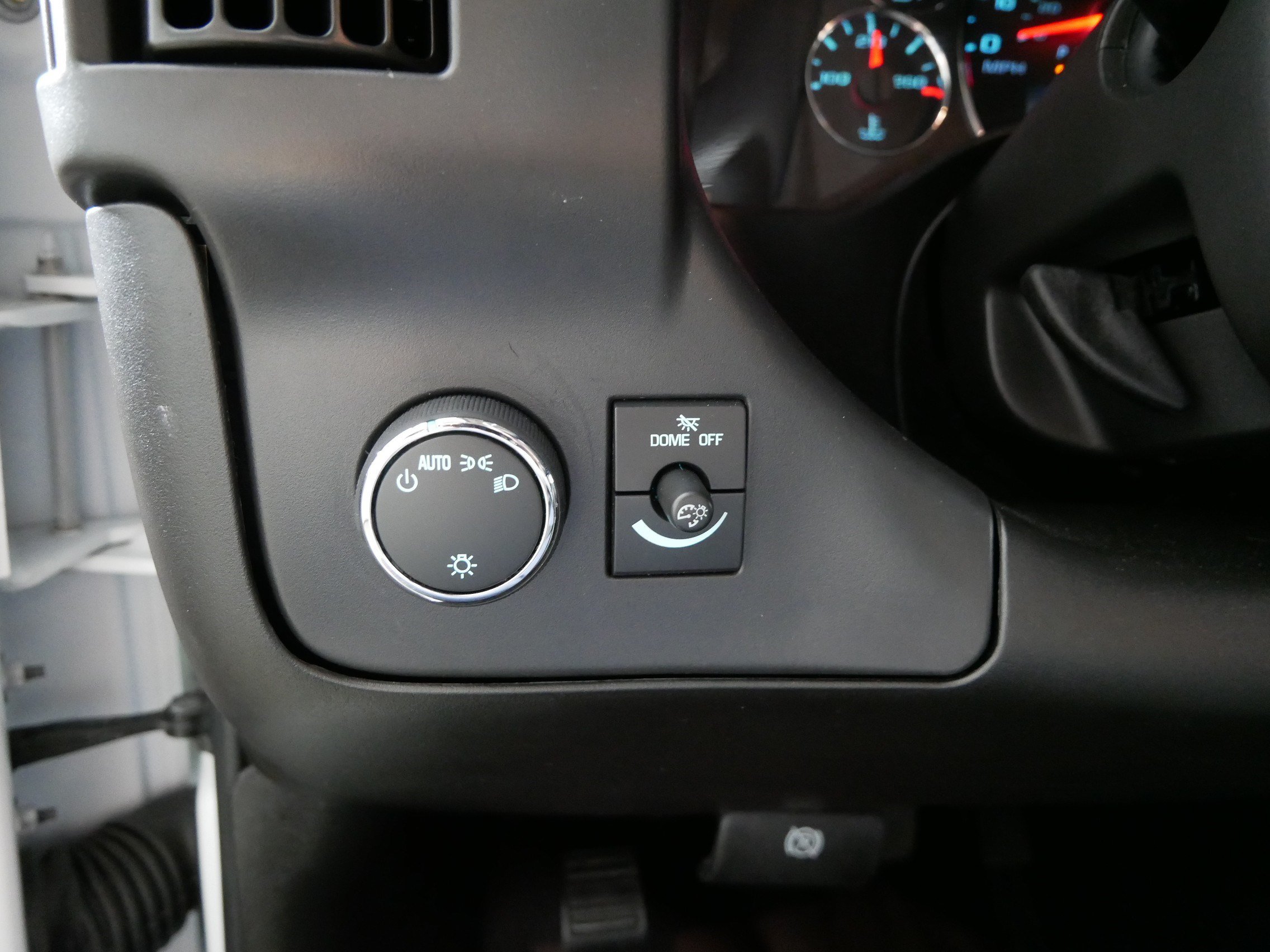 Used 2025 Chevrolet Express 2500 w/ Driver Convenience Package RWD image 26