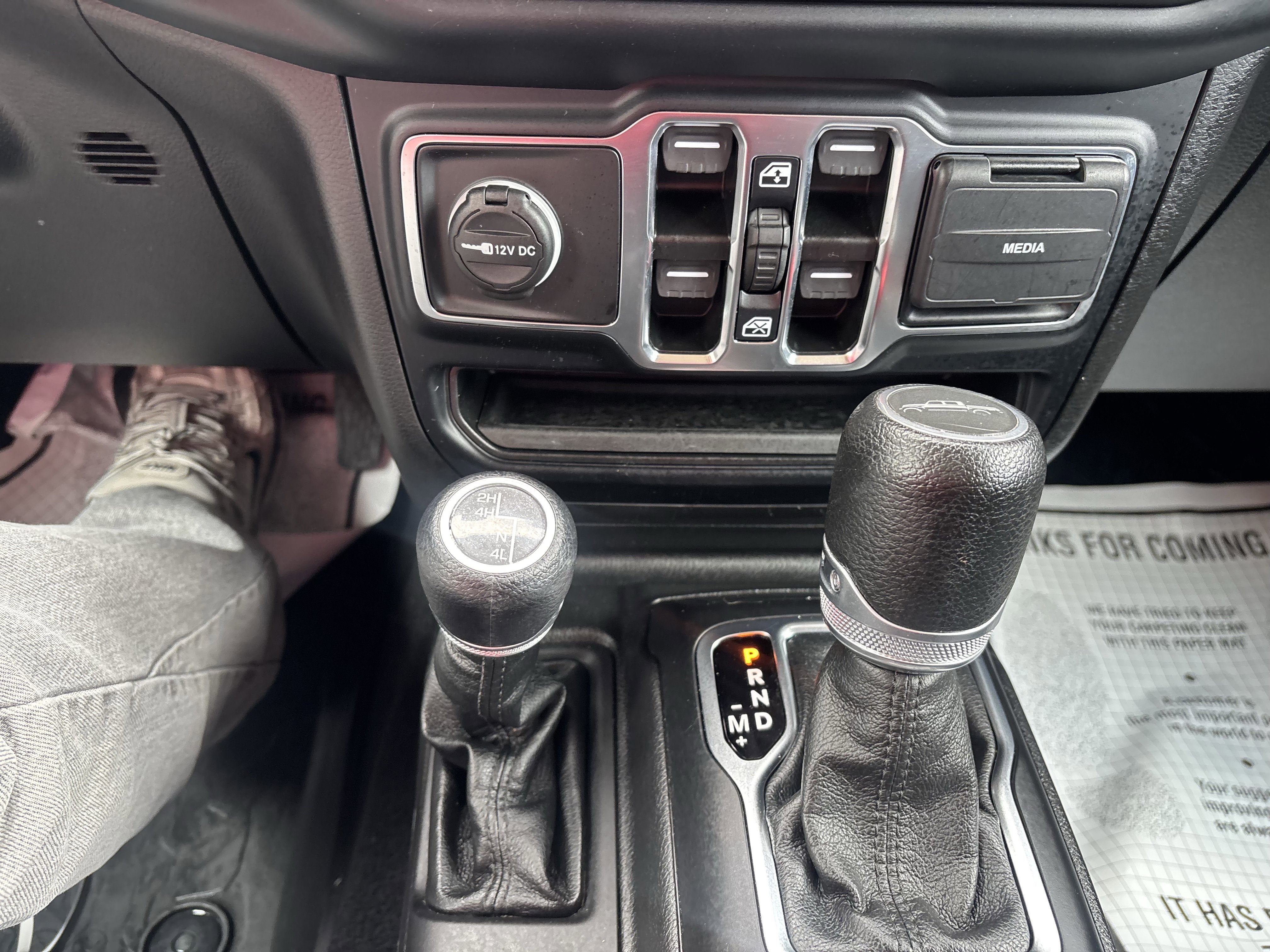 Used 2023 Jeep Gladiator Sport AWD/4WD image 34