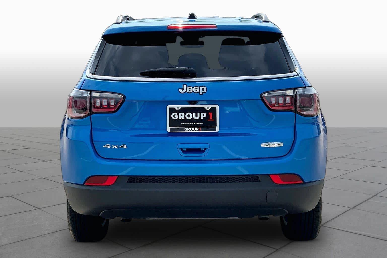 Used 2024 Jeep Compass Latitude AWD/4WD image 5