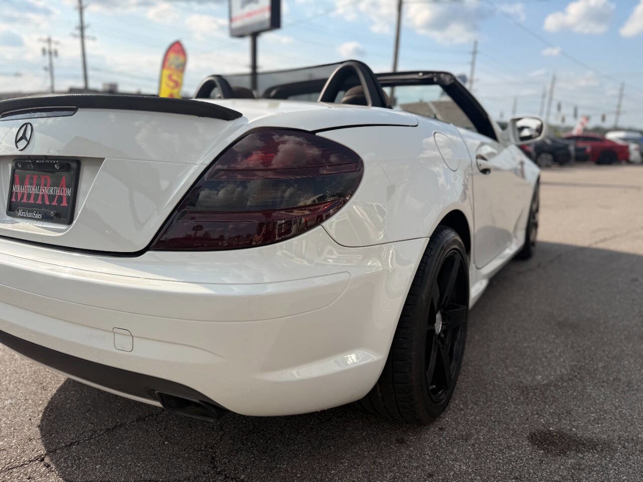 Used 2011 Mercedes-Benz SLK 300 image 21
