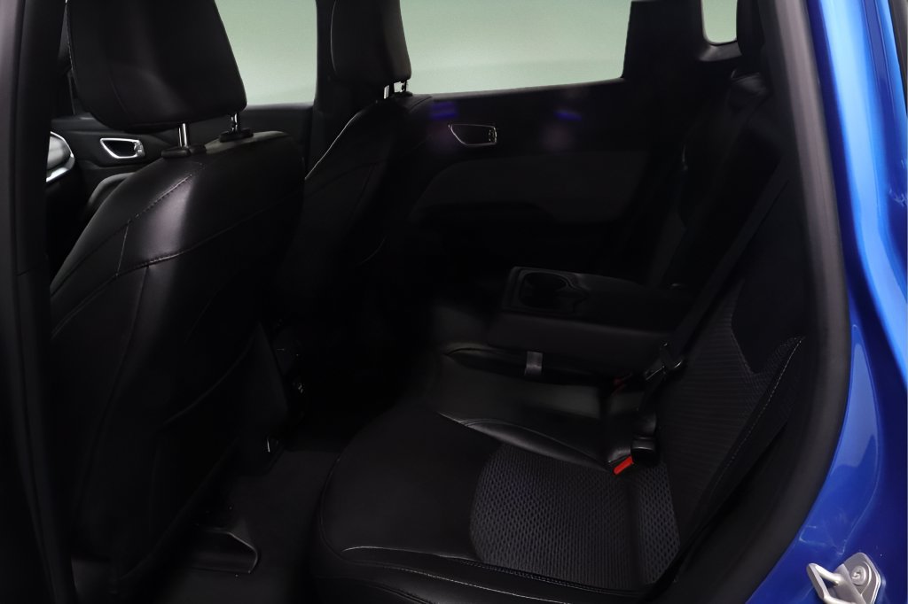 Used 2024 Jeep Compass Latitude AWD/4WD image 11