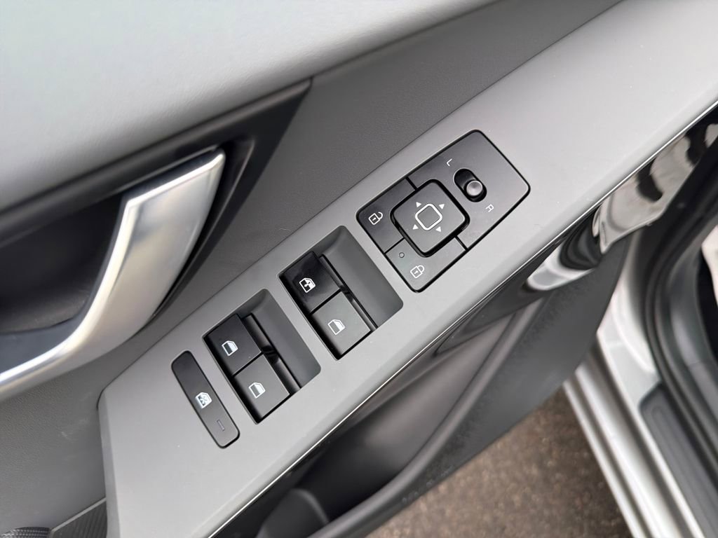 Certified 2025 Kia Niro EX image 14