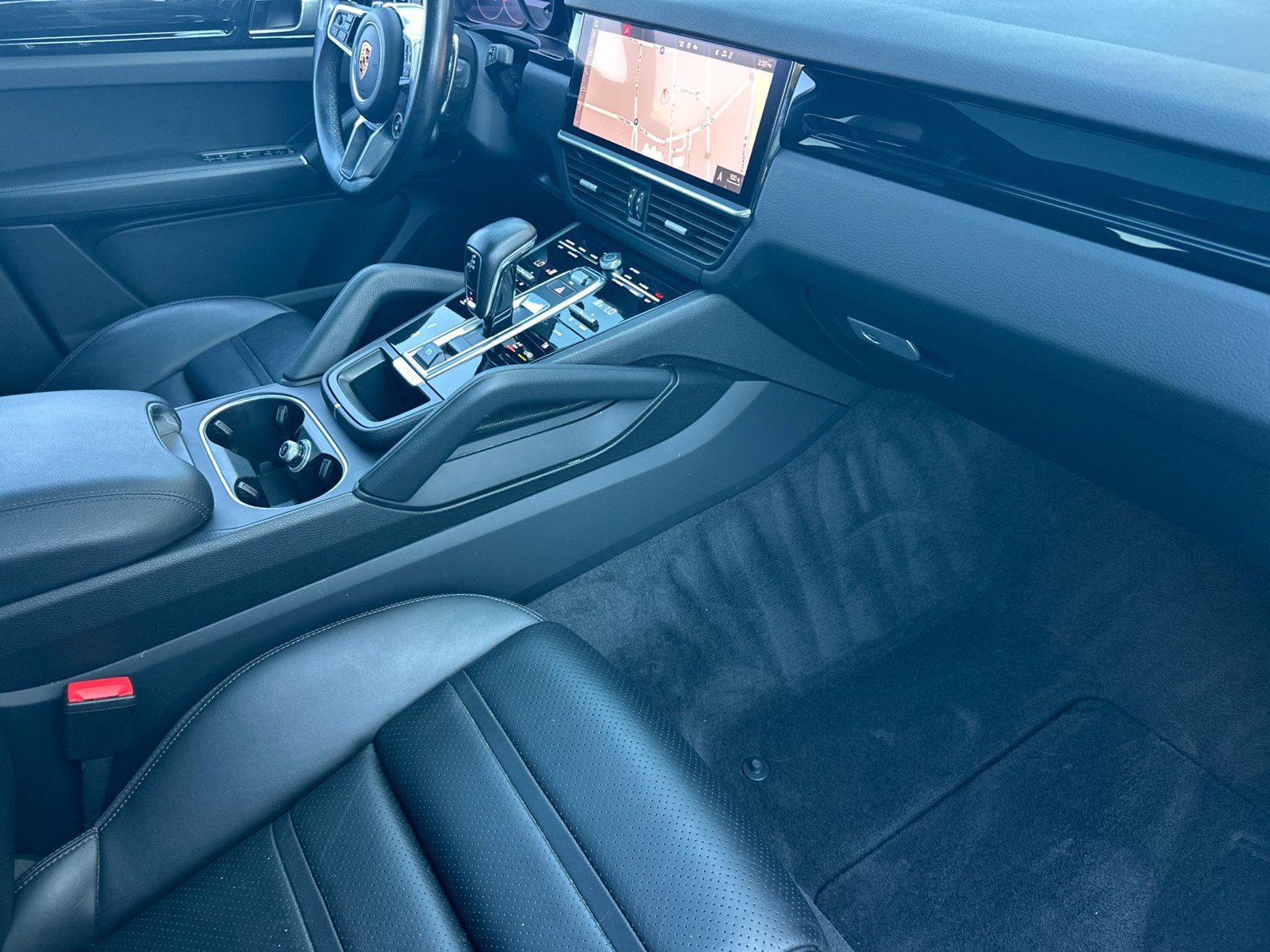 Certified 2021 Porsche Cayenne Coupe AWD/4WD image 28