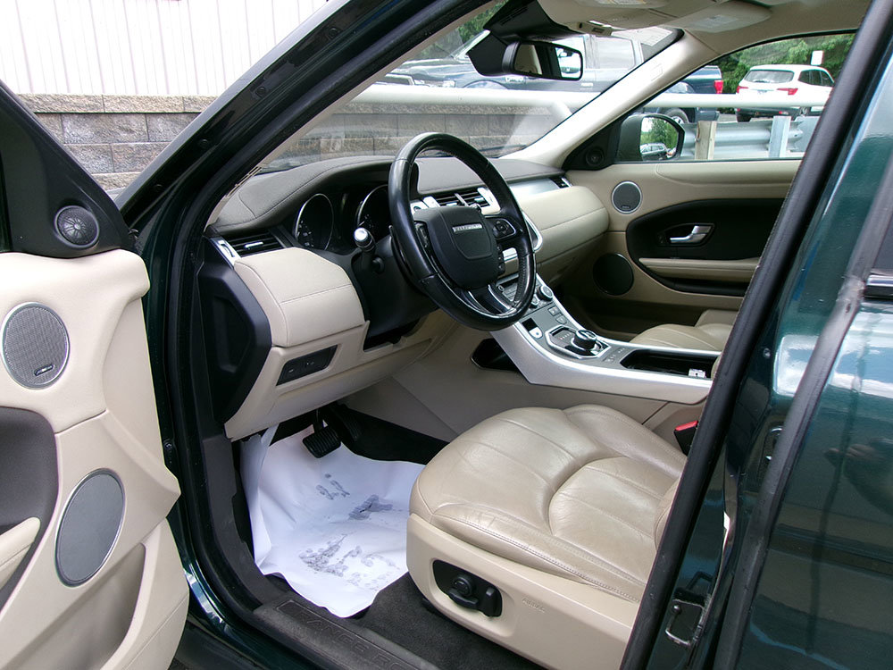 Used 2017 Land Rover Range Rover Evoque SE image 11