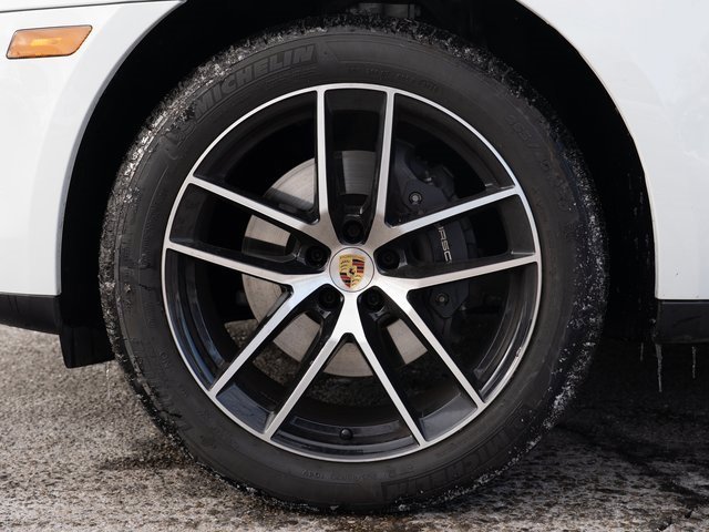 Certified 2025 Porsche Macan image 12