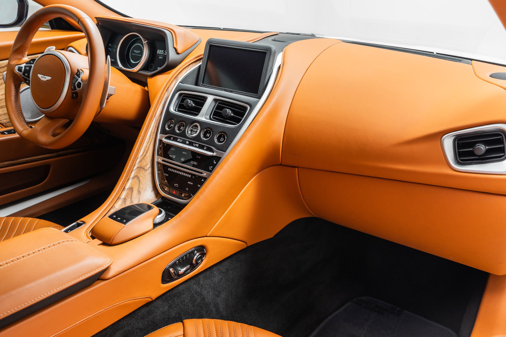 Used 2018 Aston Martin DB11 Coupe RWD image 14