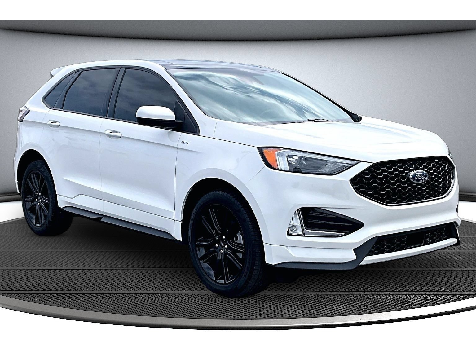 Used 2022 Ford Edge ST-Line w/ Class II Trailer Tow Package AWD/4WD image 2