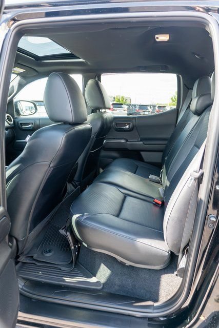 Used 2023 Toyota Tacoma TRD Off-Road w/ TRD Premium Off Road Package AWD/4WD image 10