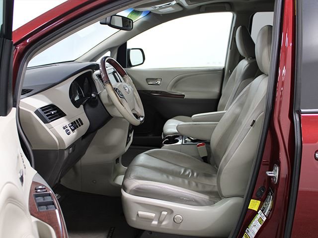 Used 2013 Toyota Sienna Limited w/ Premium Pkg FWD image 11