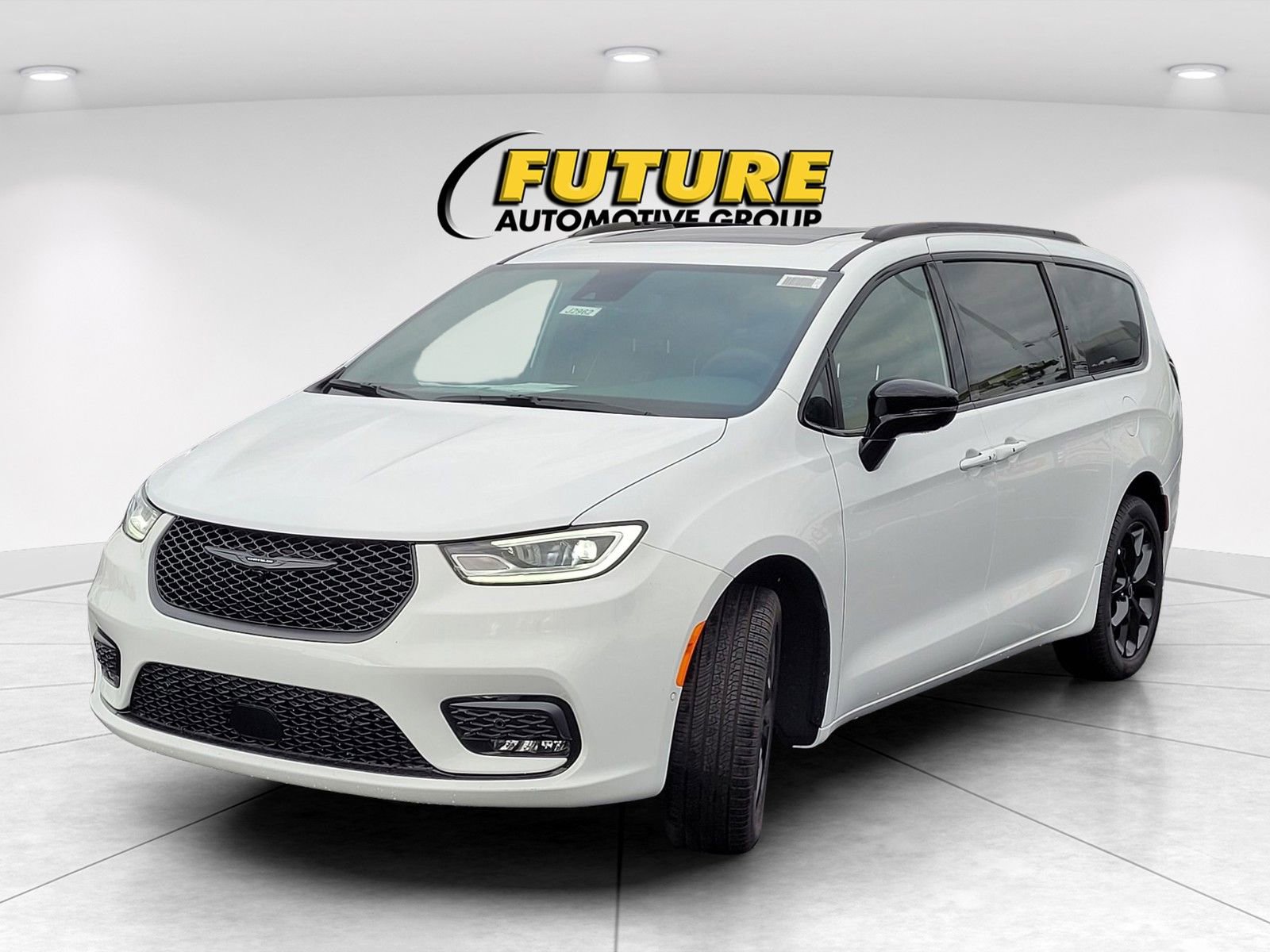 New 2026 Chrysler Pacifica Limited w/ Uconnect Theater Family Group image 2