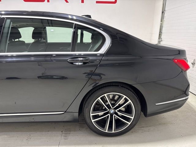 Used 2022 BMW 750i xDrive w/ Luxury Rear Seating Package image 8