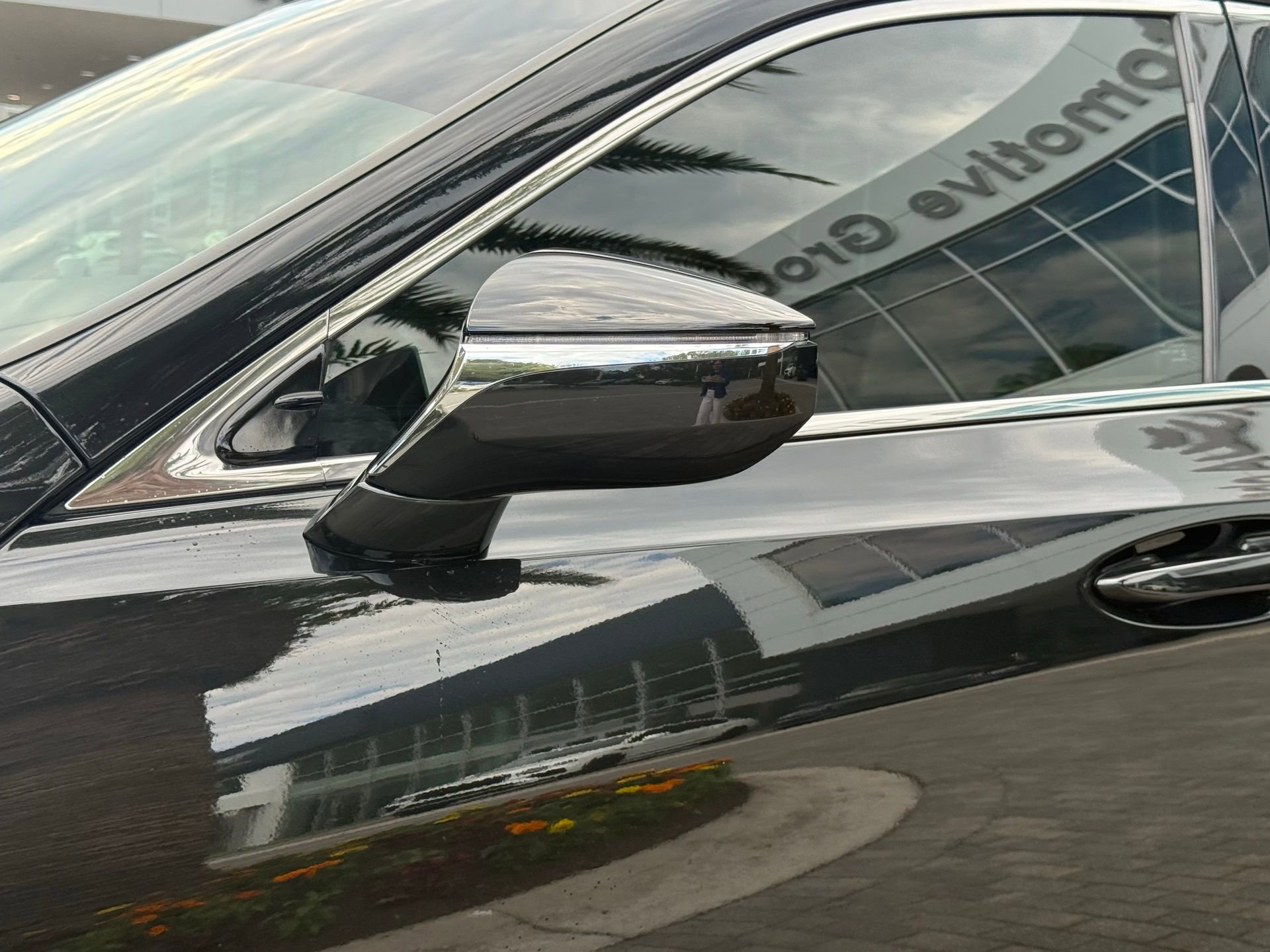 Used 2020 Lexus ES 300h w/ Premium Package FWD image 17