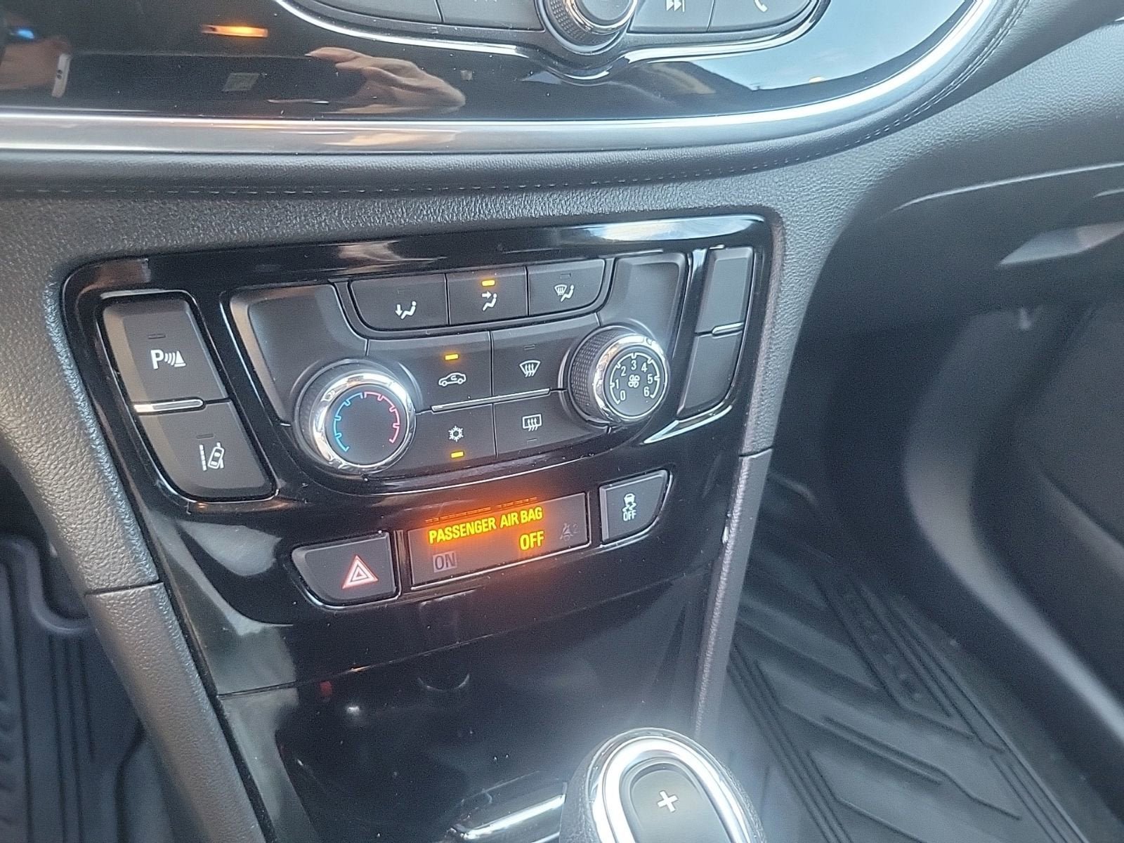 Used 2022 Buick Encore Preferred w/ Safety Package II AWD/4WD image 19
