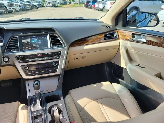 Used 2016 Hyundai Sonata Limited w/ Option Group 05 FWD image 22