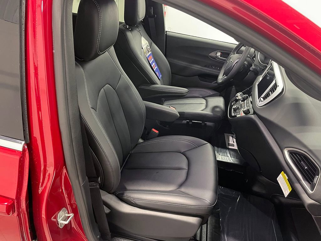 Used 2026 Chrysler Voyager LX image 22