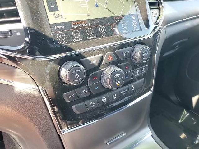 Used 2022 Jeep Grand Cherokee Limited image 22