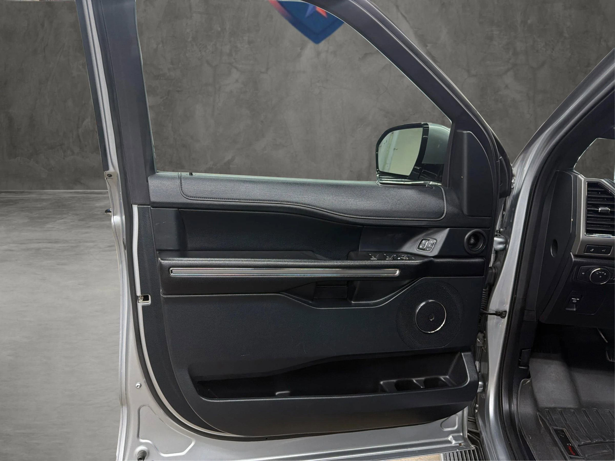 Used 2020 Ford Expedition Max XLT w/ Equipment Group 202A image 42