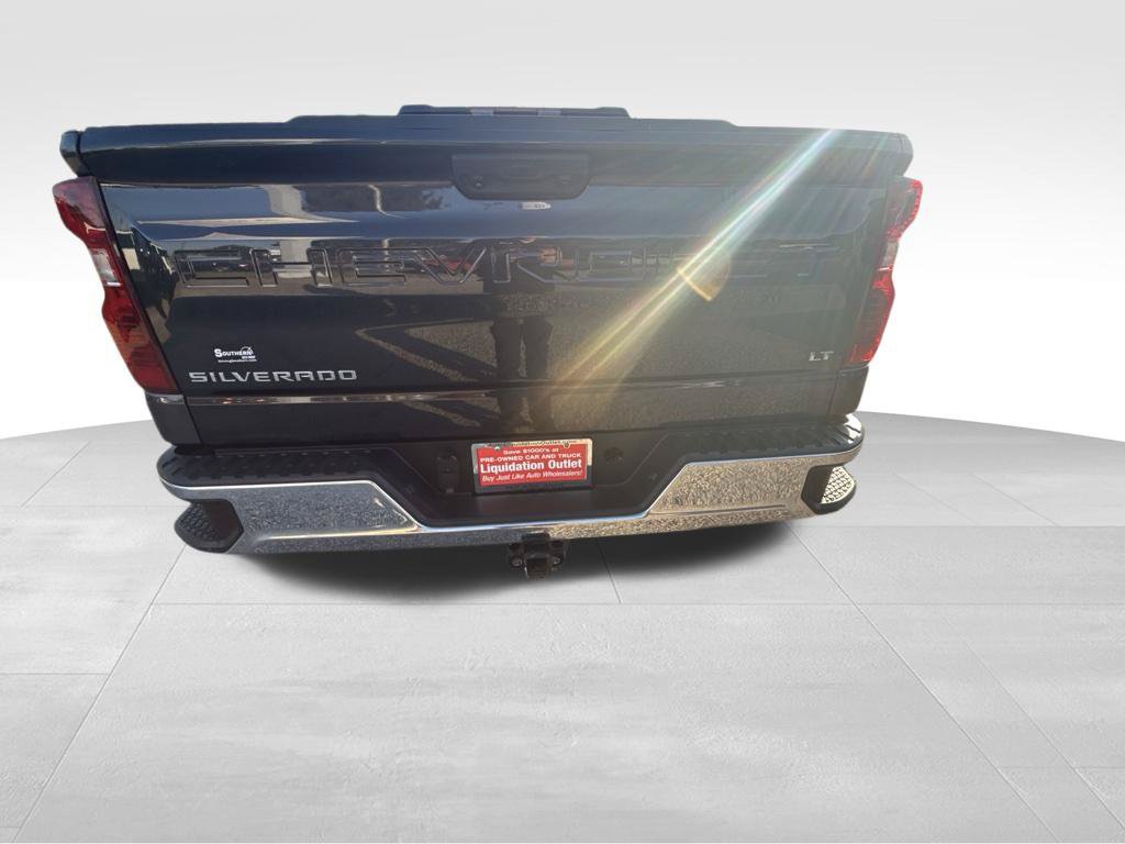 Used 2023 Chevrolet Silverado 1500 LT w/ Protection Package AWD/4WD image 4