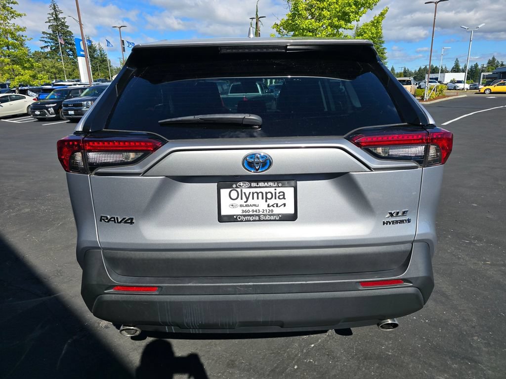 Used 2021 Toyota RAV4 XLE AWD/4WD image 5