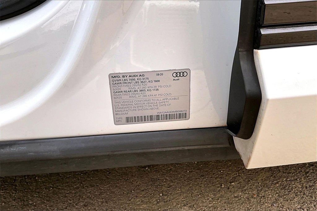 Used 2021 Audi e-tron Premium Plus w/ Premium Plus Package image 32