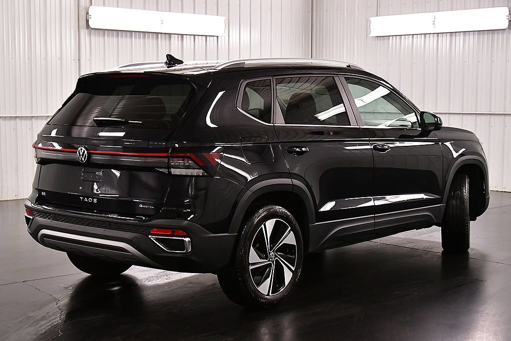 Used 2026 Volkswagen Taos SE AWD/4WD image 7