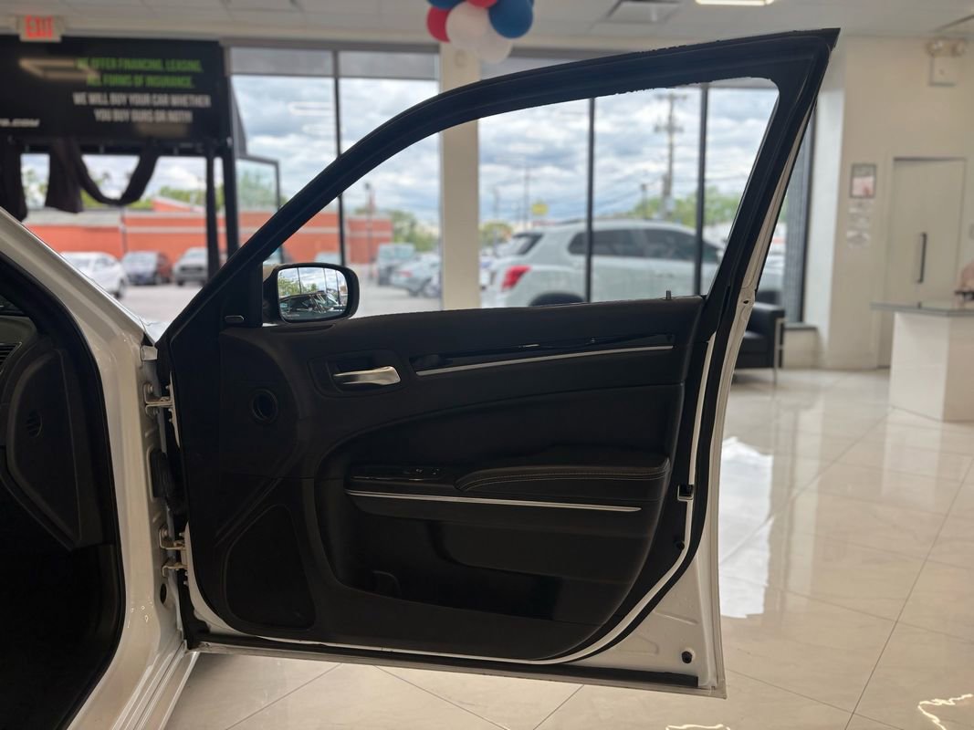 Used 2018 Chrysler 300 S w/ Safetytec Plus Group AWD/4WD image 37