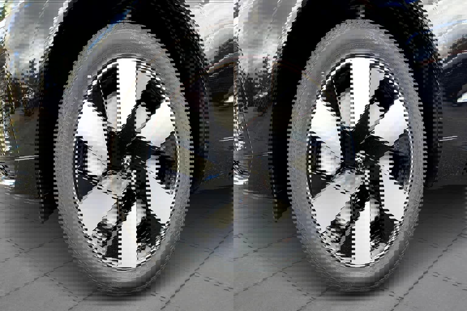 New 2025 Volvo XC60 T8 Plus w/ Protection Package Premier image 17