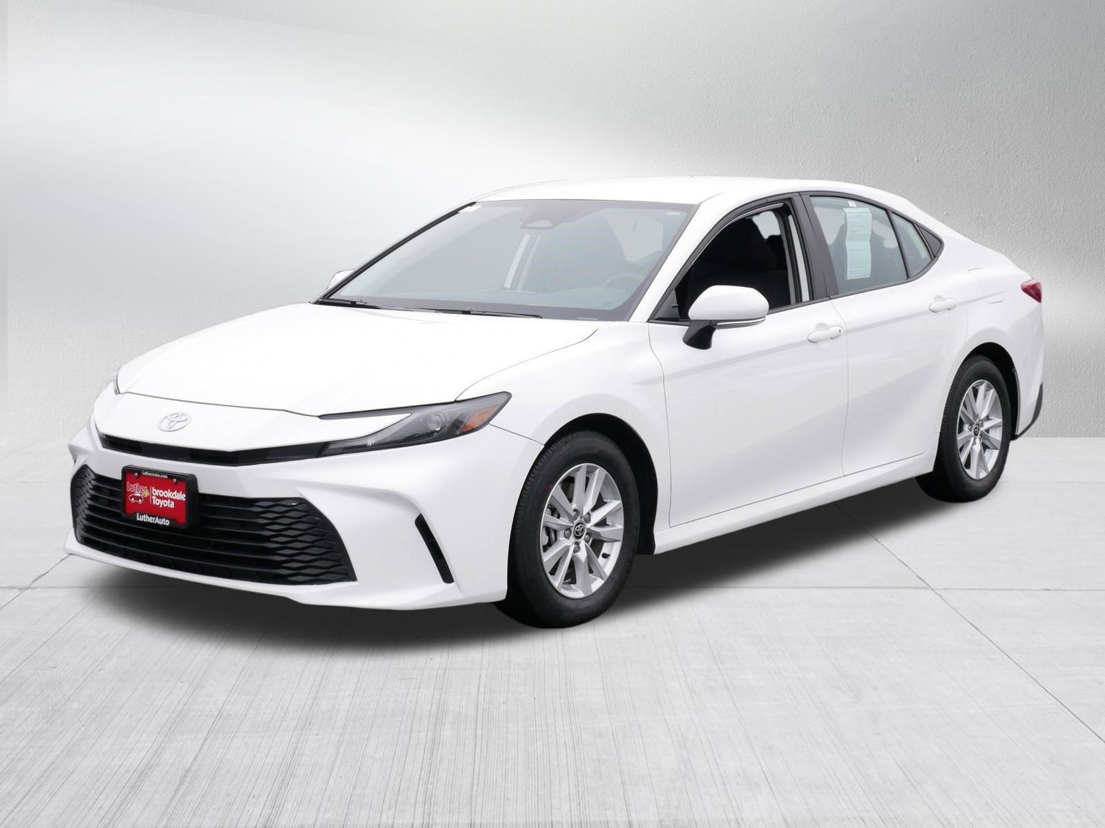 Used 2025 Toyota Camry LE FWD image 3
