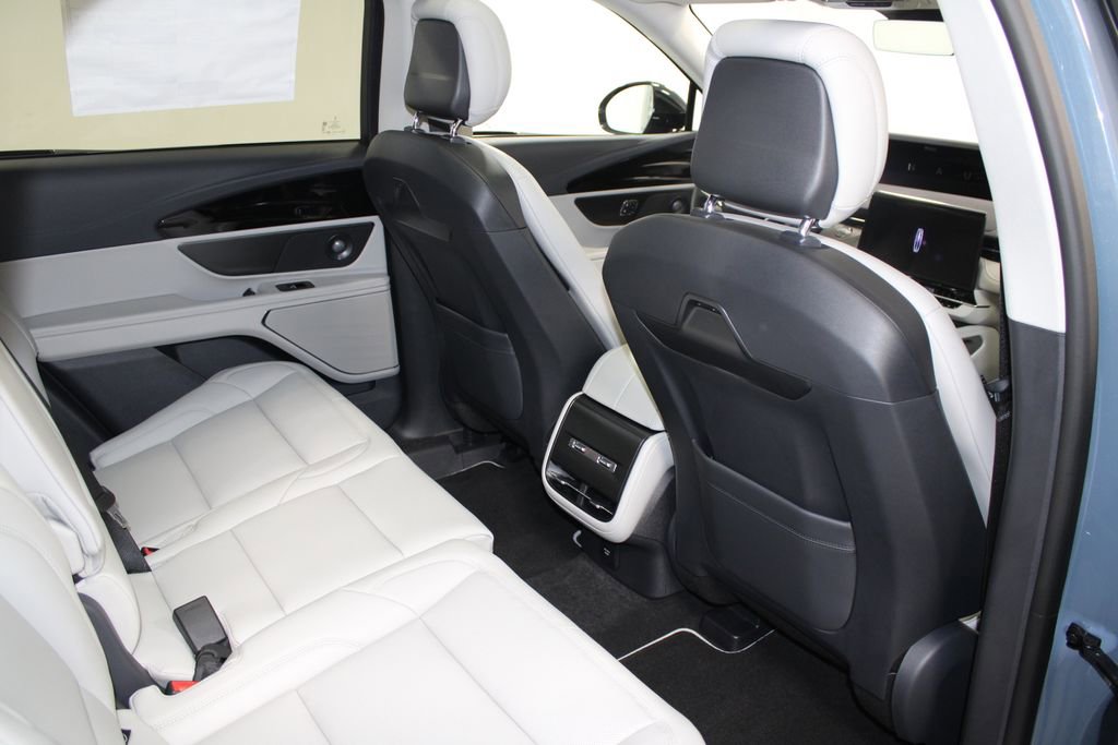 New 2026 Lincoln Nautilus Premier w/ Equipment Group 102A image 32