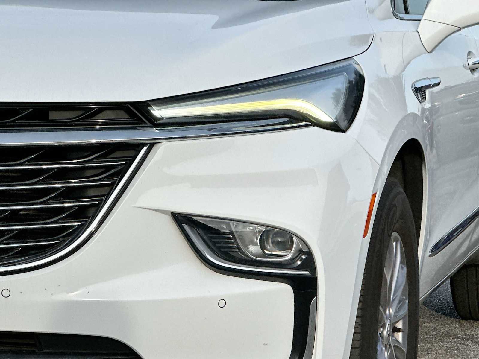 Used 2023 Buick Enclave Essence image 16