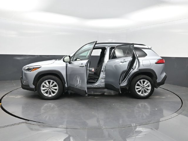 Used 2024 Toyota Corolla Cross LE FWD image 36