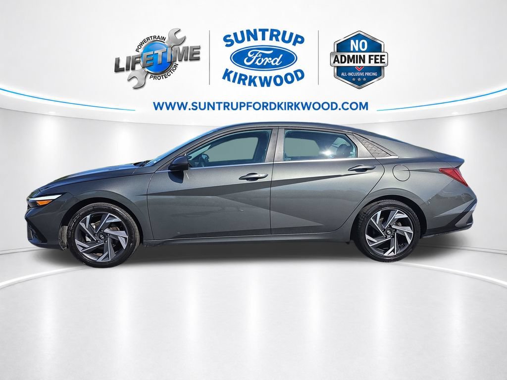 Used 2025 Hyundai Elantra SEL FWD image 2