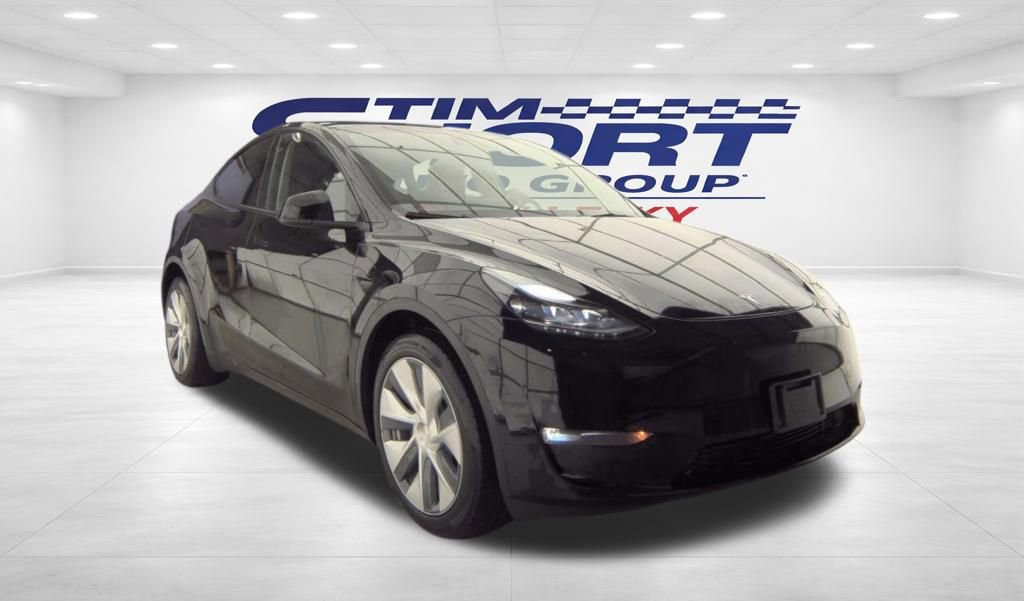 Used 2024 Tesla Model Y Long Range AWD/4WD image 4