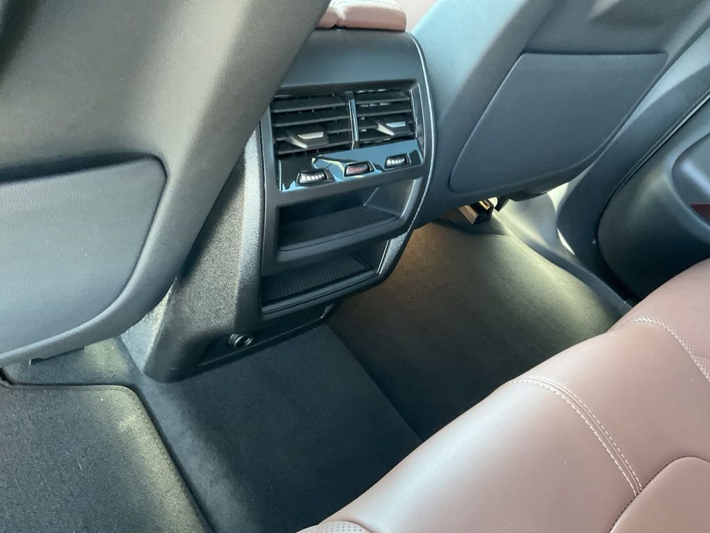 Used 2025 BMW X5 xDrive40i w/ Executive Package image 17