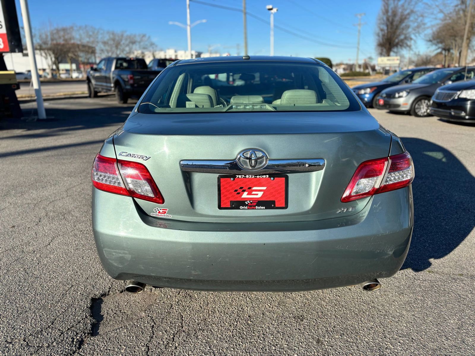 Used 2011 Toyota Camry XLE w/ XLE Extra-Value Pkg #1 image 4