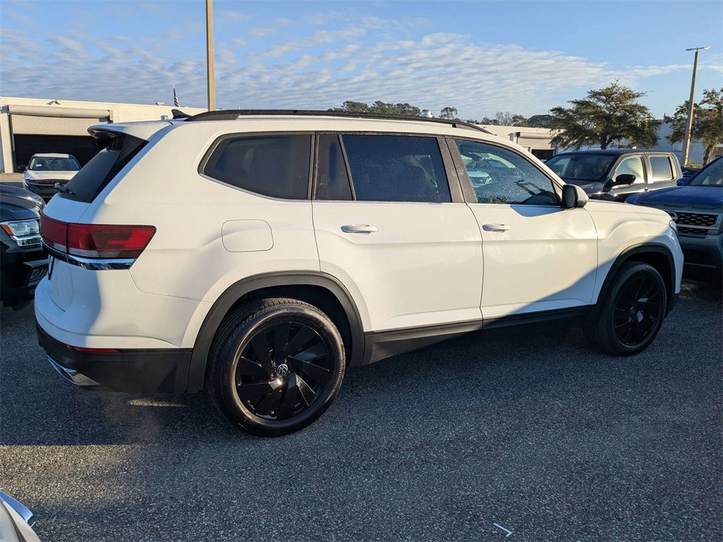 Used 2025 Volkswagen Atlas SE w/ Black Wheel Package image 4
