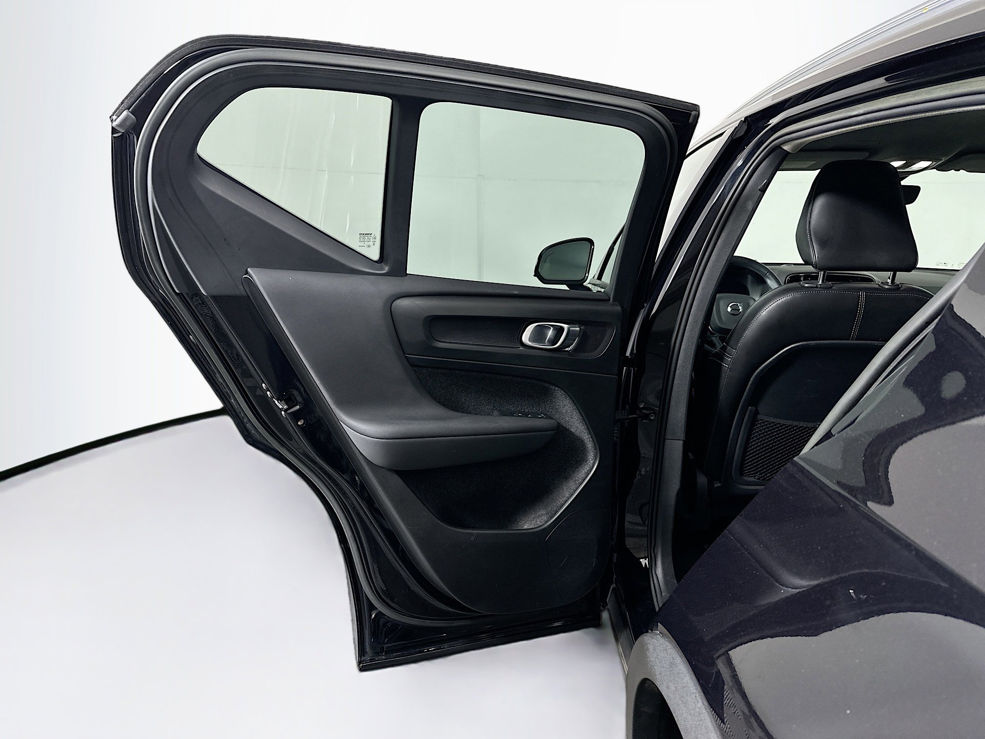 Used 2023 Volvo XC40 B5 Core w/ Protection Package Premier image 26