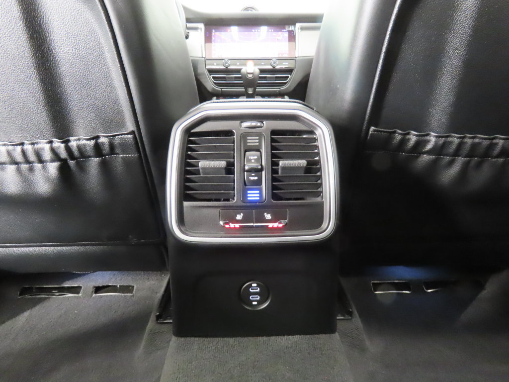 Certified 2026 Porsche Macan AWD/4WD image 32