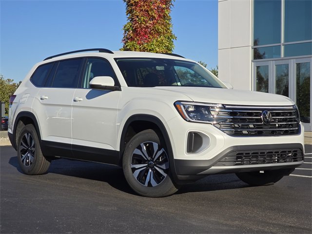New 2026 Volkswagen Atlas SE FWD image 2