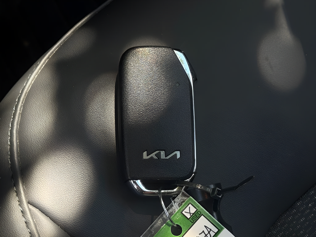 Used 2023 Kia Niro EX w/ EX Cold Weather Package FWD image 35