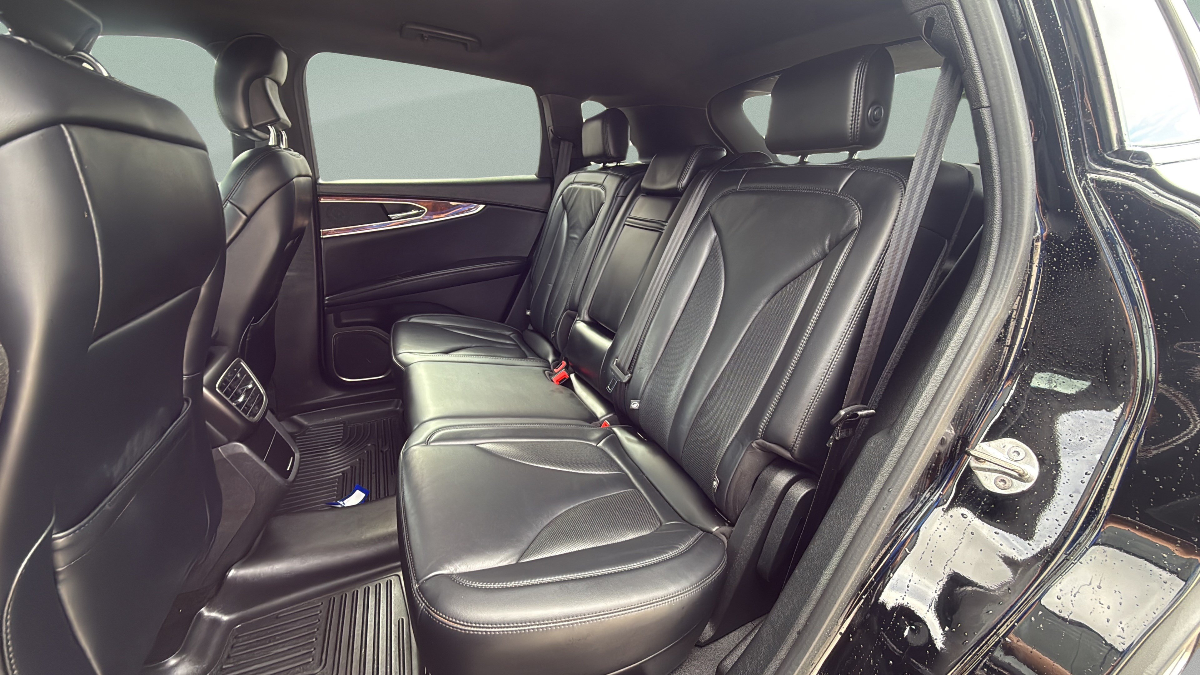 Used 2018 Lincoln MKX Select w/ Select Plus Package FWD image 22