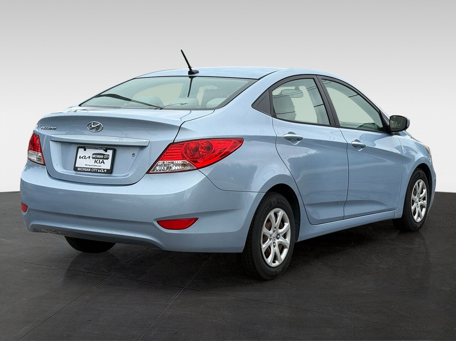 Used 2014 Hyundai Accent GLS FWD image 5