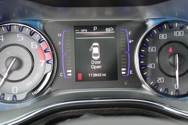 Used 2015 Chrysler 200 S FWD image 13