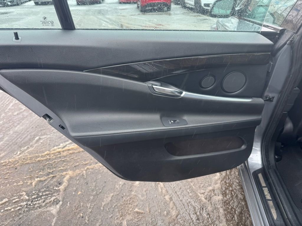 Used 2011 BMW 550i Gran Turismo xDrive image 27
