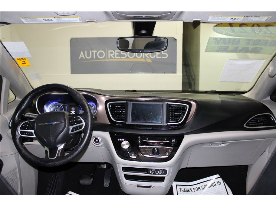 Used 2021 Chrysler Voyager Lxi image 13