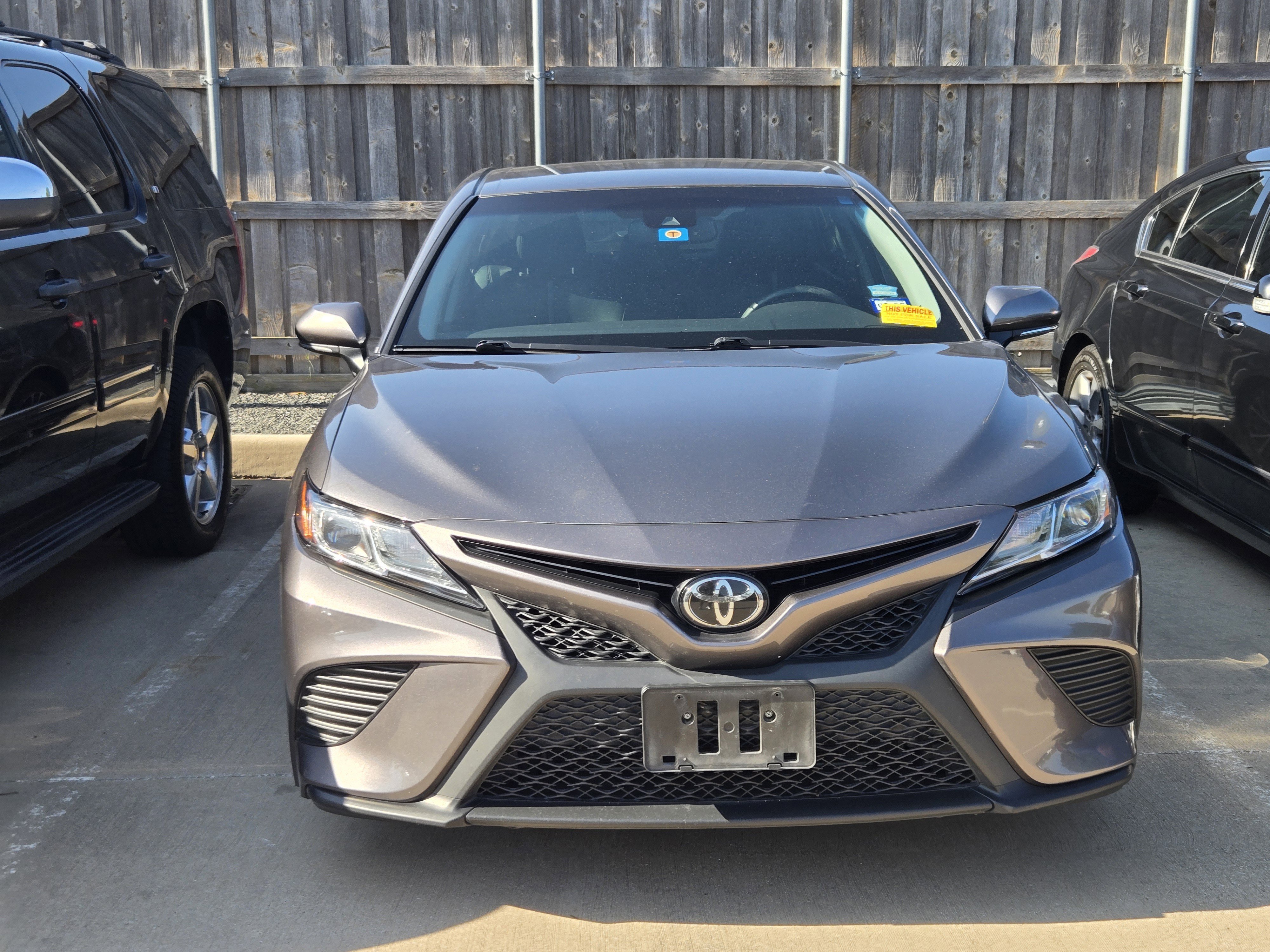 Used 2018 Toyota Camry SE w/ Convenience Package FWD image 2