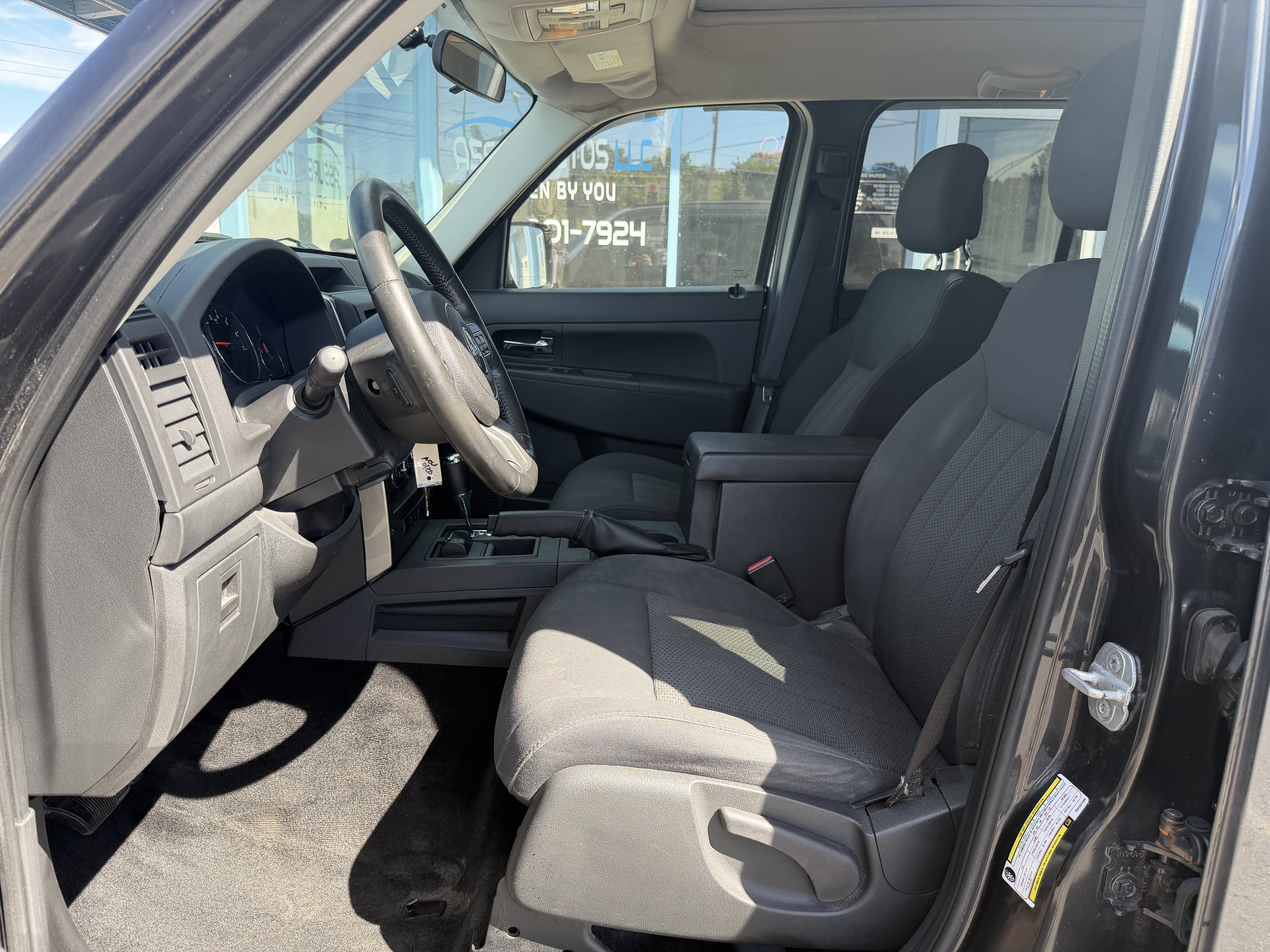 Used 2011 Jeep Liberty Sport AWD/4WD image 11