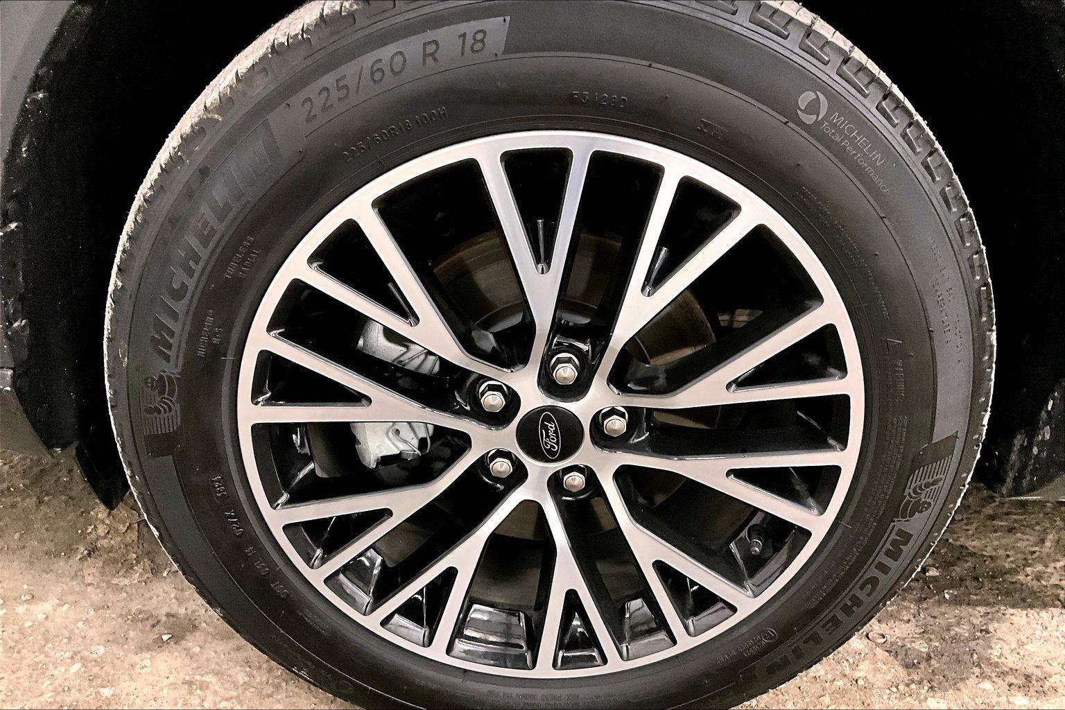 Used 2025 Ford Escape SE w/ PHEV Premium Package image 8