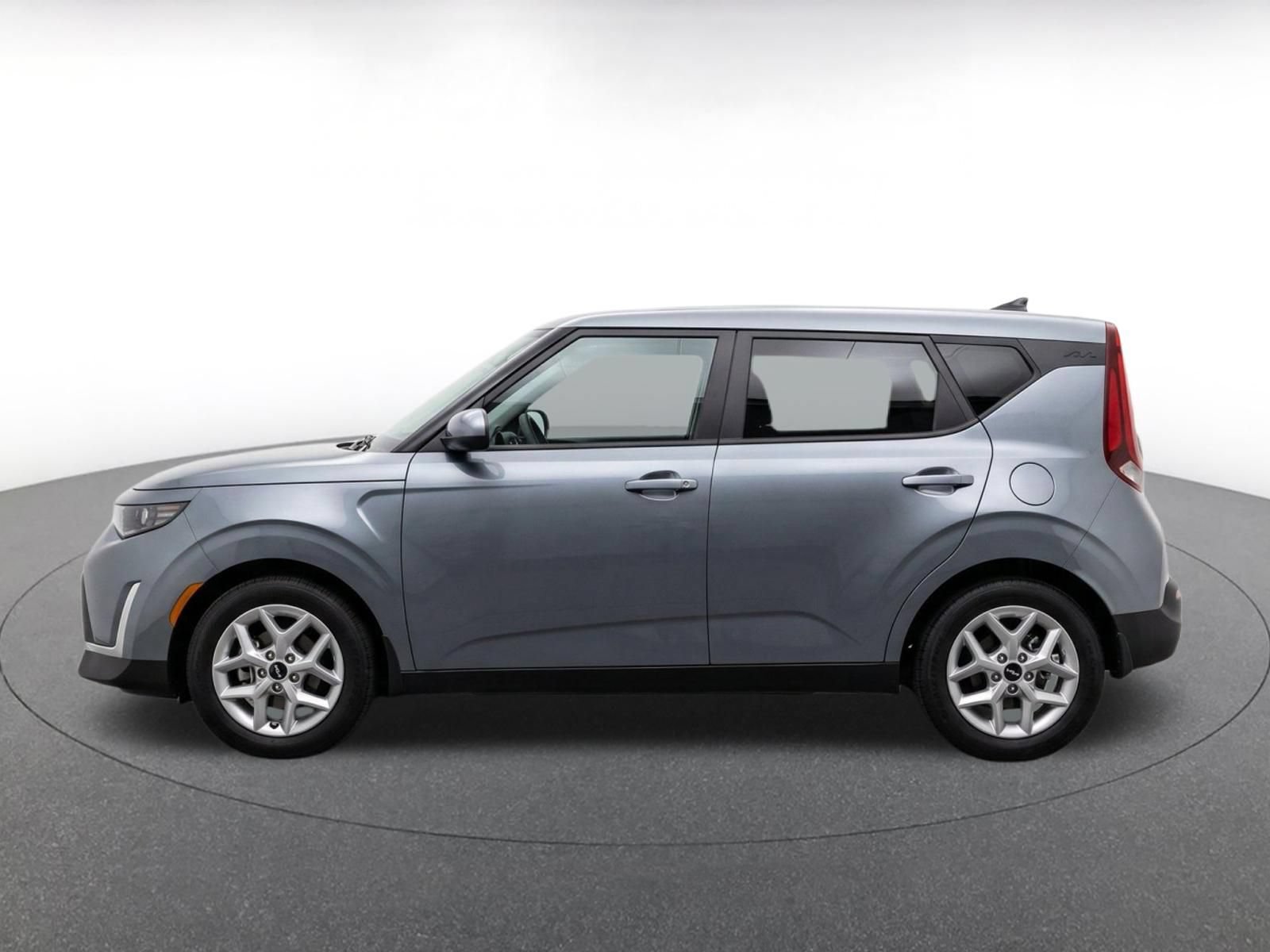 Used 2025 Kia Soul LX w/ LX Technology Package FWD image 4