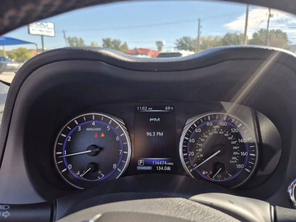 Used 2017 INFINITI Q60 2.0t w/ Moonroof Package RWD image 30